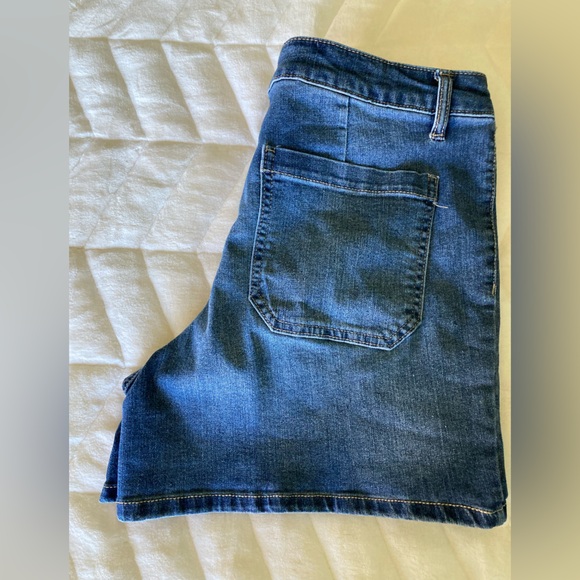 d. Jeans - Picture 3 of 3